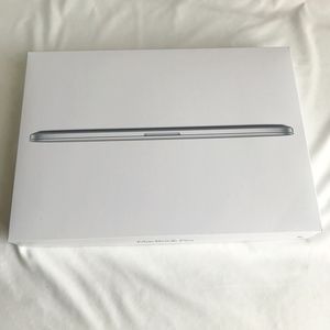 Authentic Apple 15" MacBook Pro box for